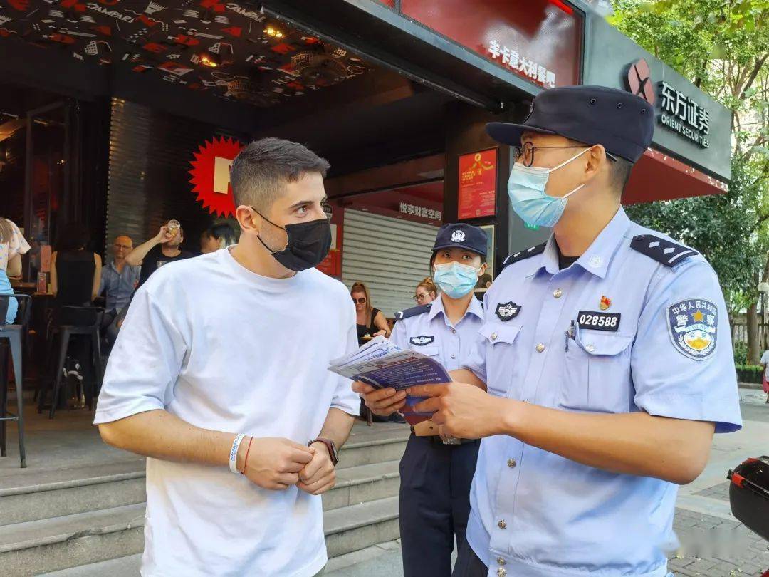 反诈骗灵魂8问你值得拥有静安警方送中秋礼包啦