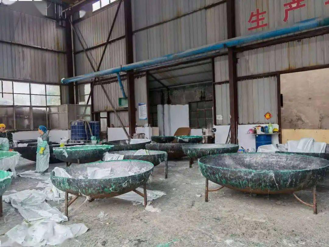 宜兴某化工环保设备有限公司位于宜兴市新建镇周住村，从事玻璃钢制品等