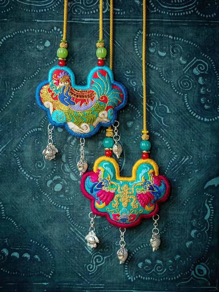 订单 【链上贵州】一针一线绣出幸福 ③传统技艺变身时尚单品