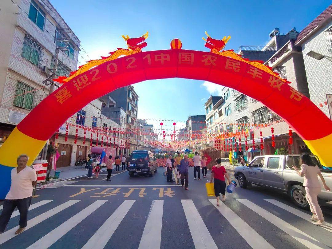 今天罗定龙湾镇热闹非凡,原来是在