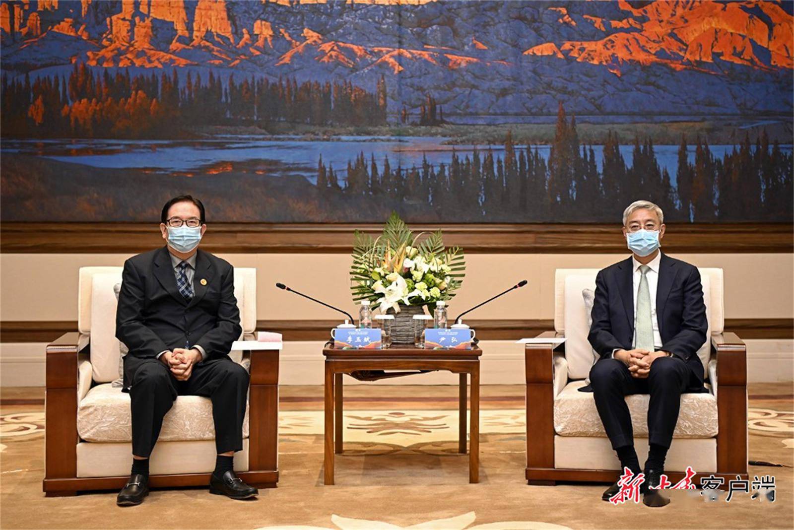 尹弘任振鹤会见参加一会一节的国内嘉宾