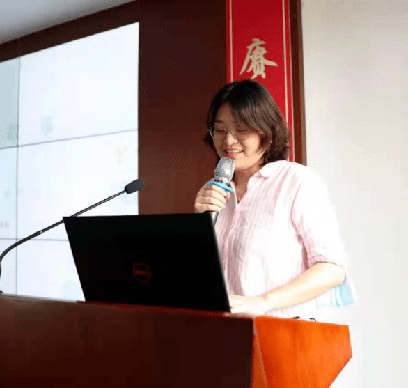 文字"的精神引领;龙湾区职业技术学校刘丽丽老师以"春天的小故事"为题