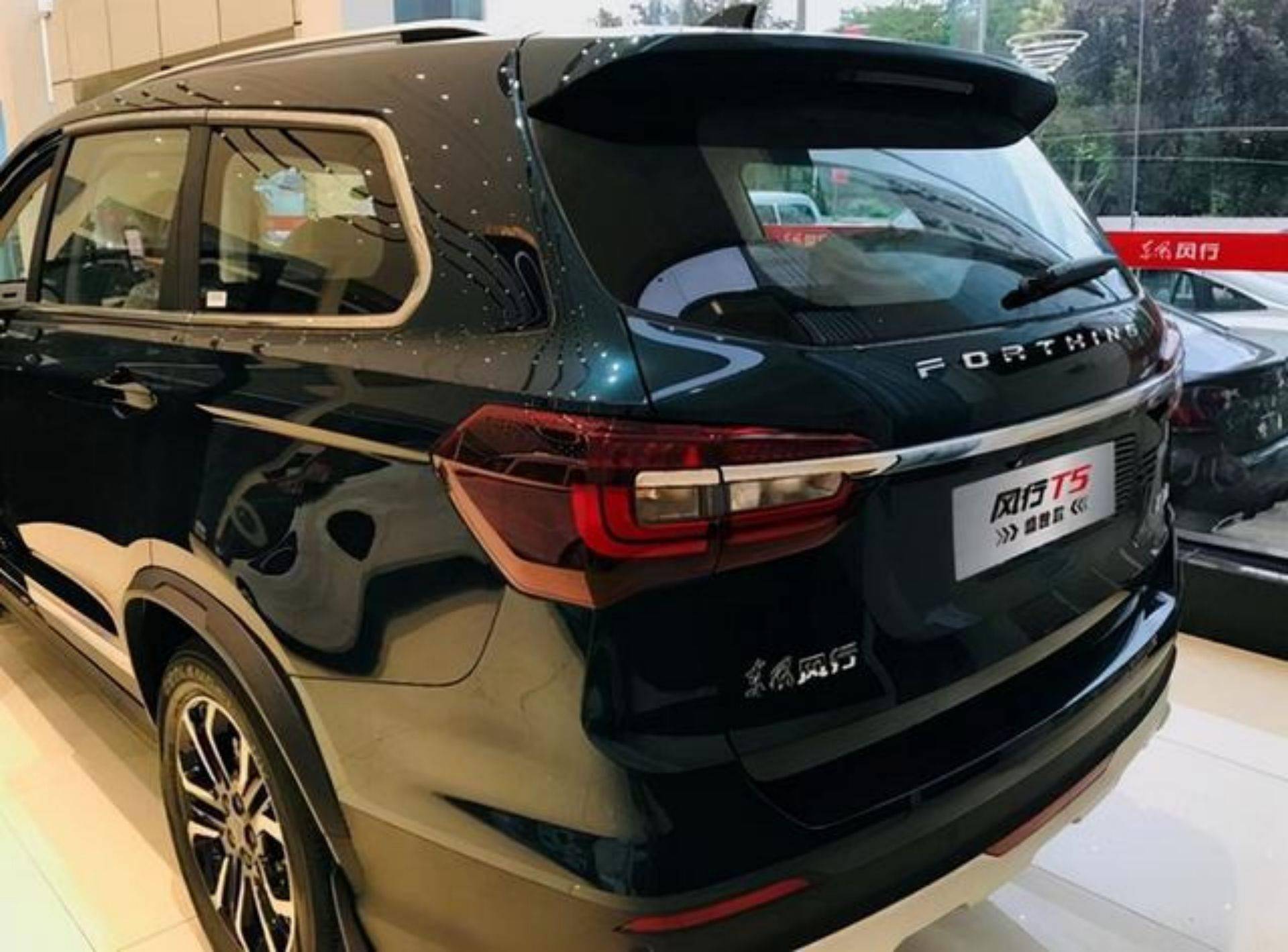 外观/内饰进行调整 风行t5盛世款9月24日上市