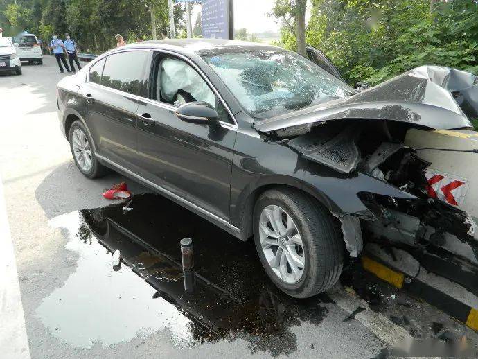 事发焦作桥边惨烈车祸一人死亡