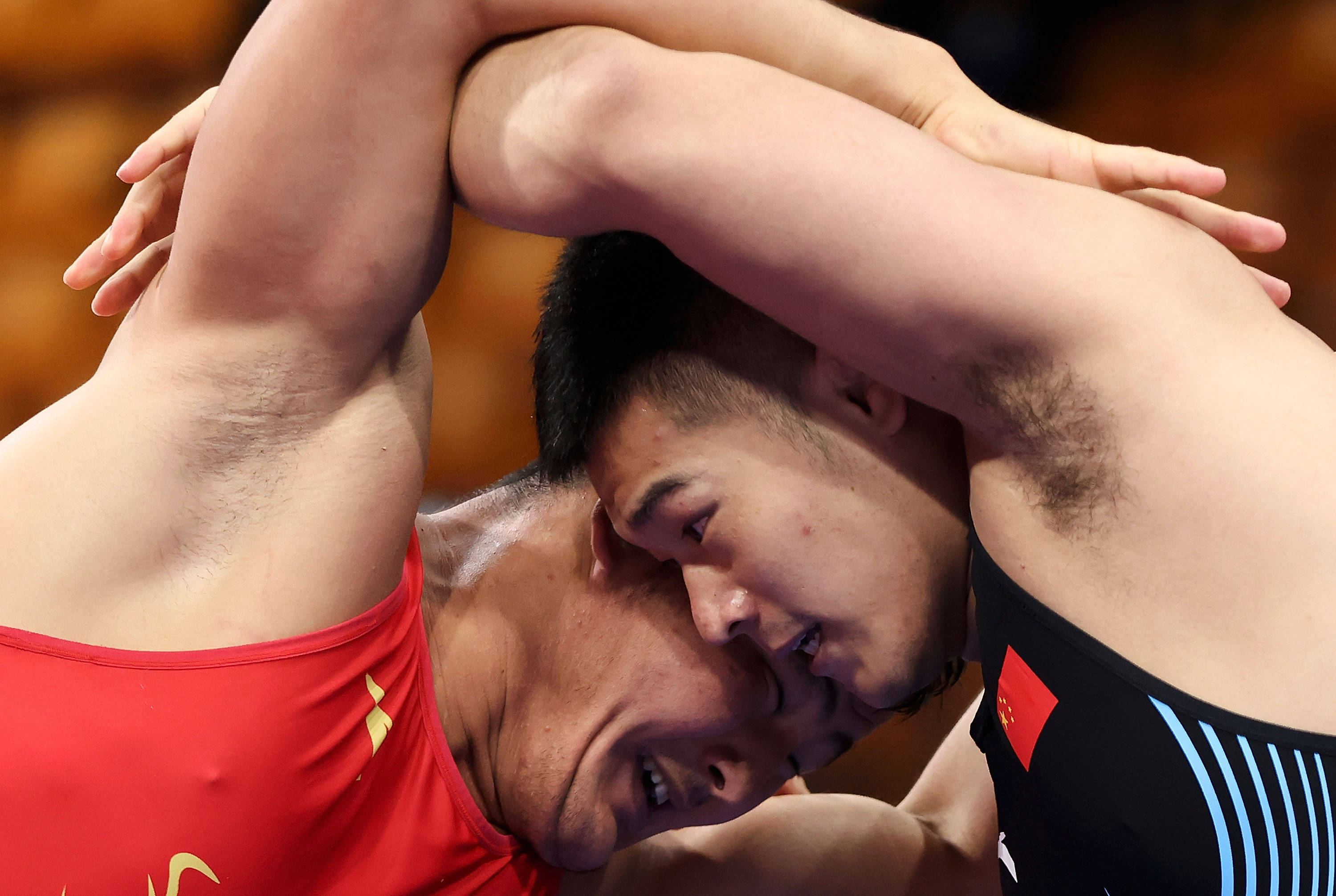 摔跤——男子自由式97公斤级决赛:山东队选手杨超强夺冠