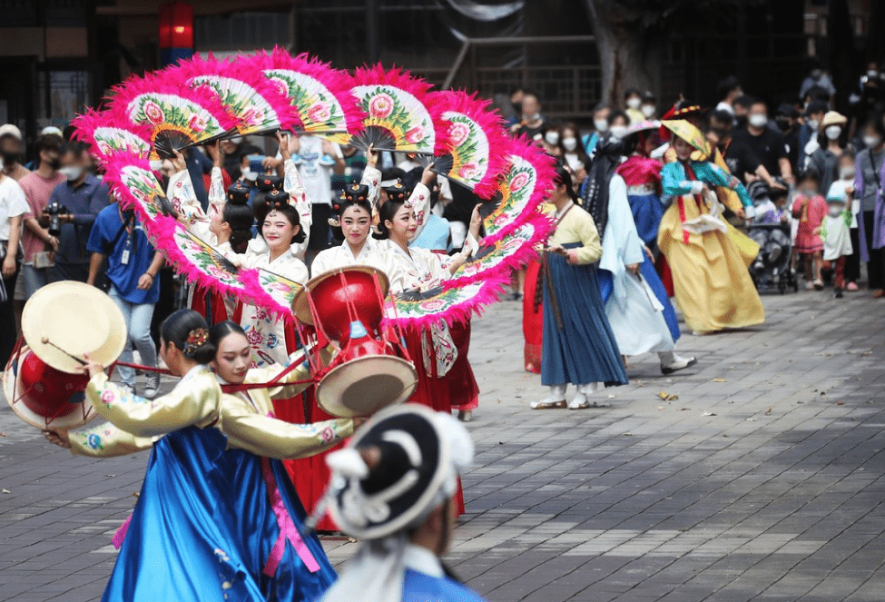 韩国中秋节庆祝方式图片