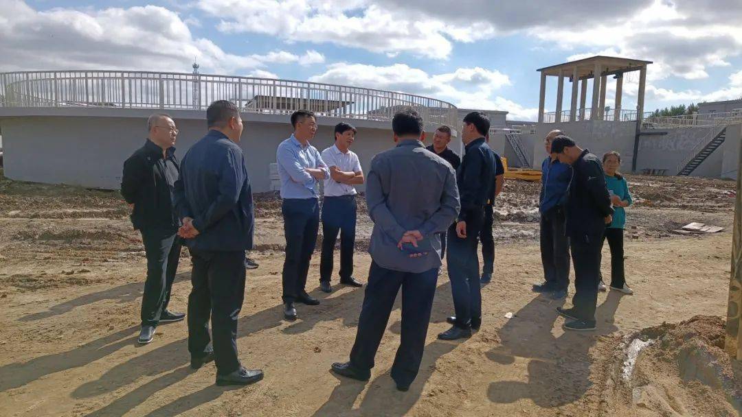 黑山县县长滕飞到大虎山污水处理厂现场办公
