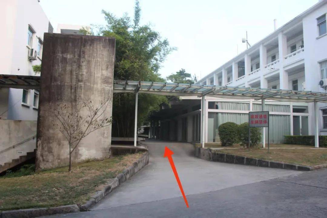 查看路线图)过渡校区快递点过渡校区快递地址:广东省汕头市金平区鮀莲