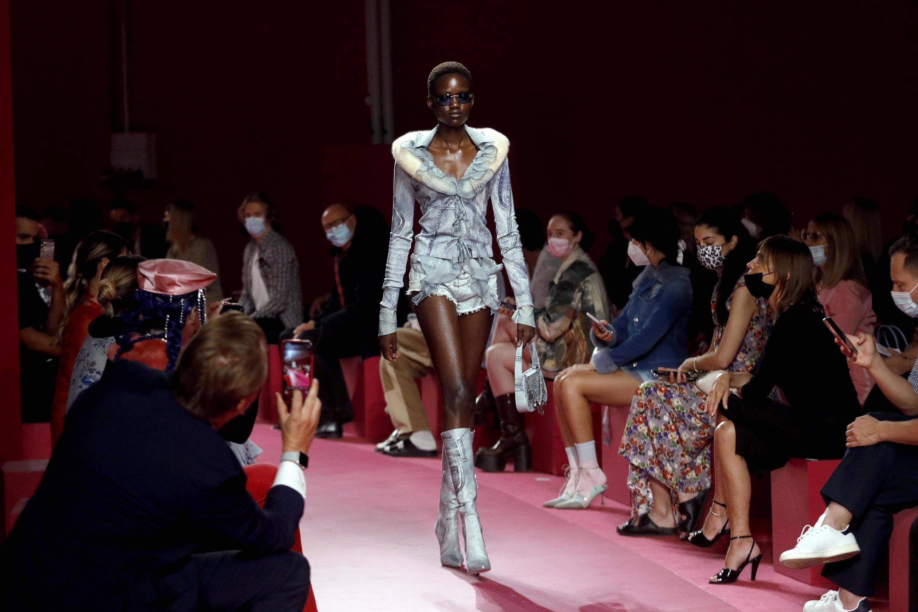 服装米兰时装周——Blumarine品牌时装秀