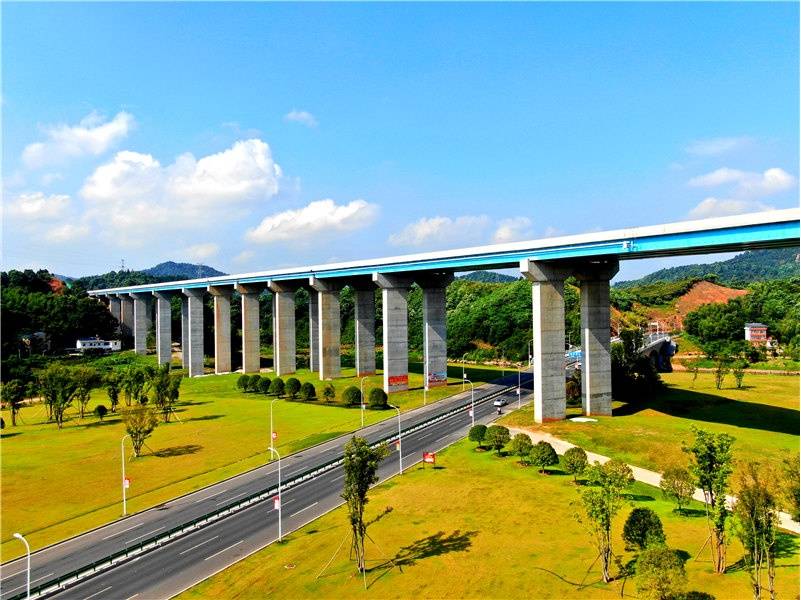"江西最美高速公路"萍莲高速正式通车