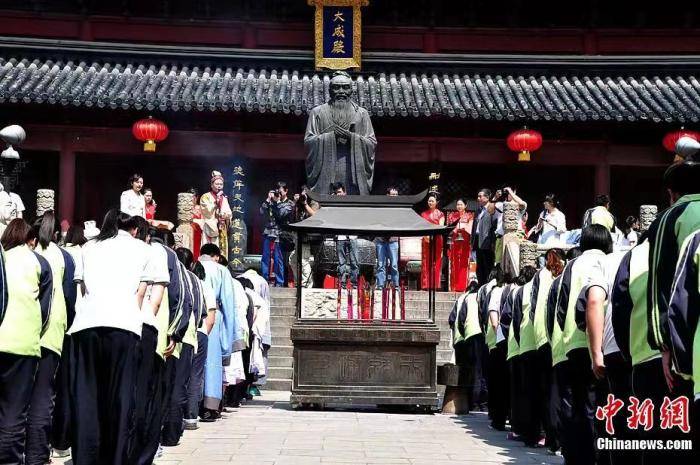 东西|东西问 | 陈晓霞：孔庙与儒学，影响东西文明几何？