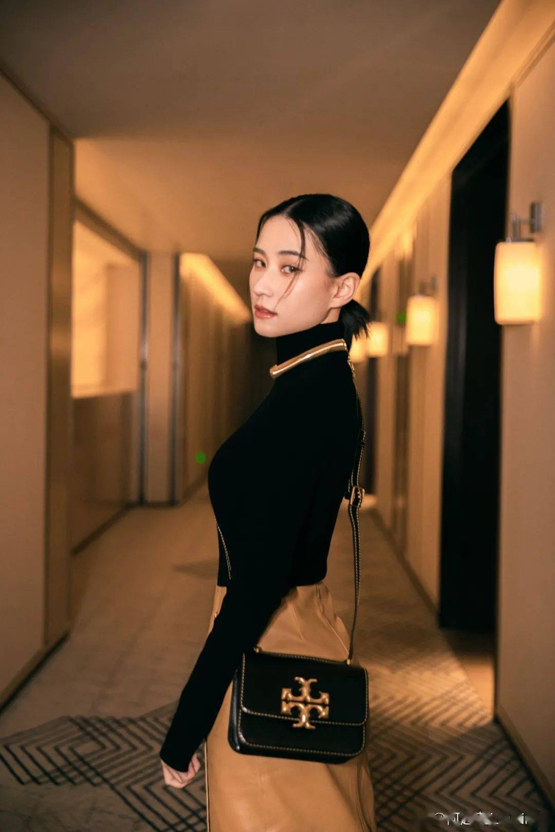 黑色 圈里有话说 | 何超莲与Tory Burch 的新系列适配度竟然这么高