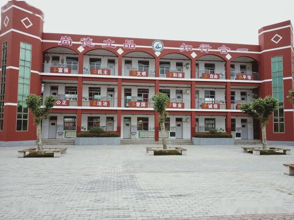 校园时讯24字内化于心核心价值外化于行安城小学培育和践行社会主义核