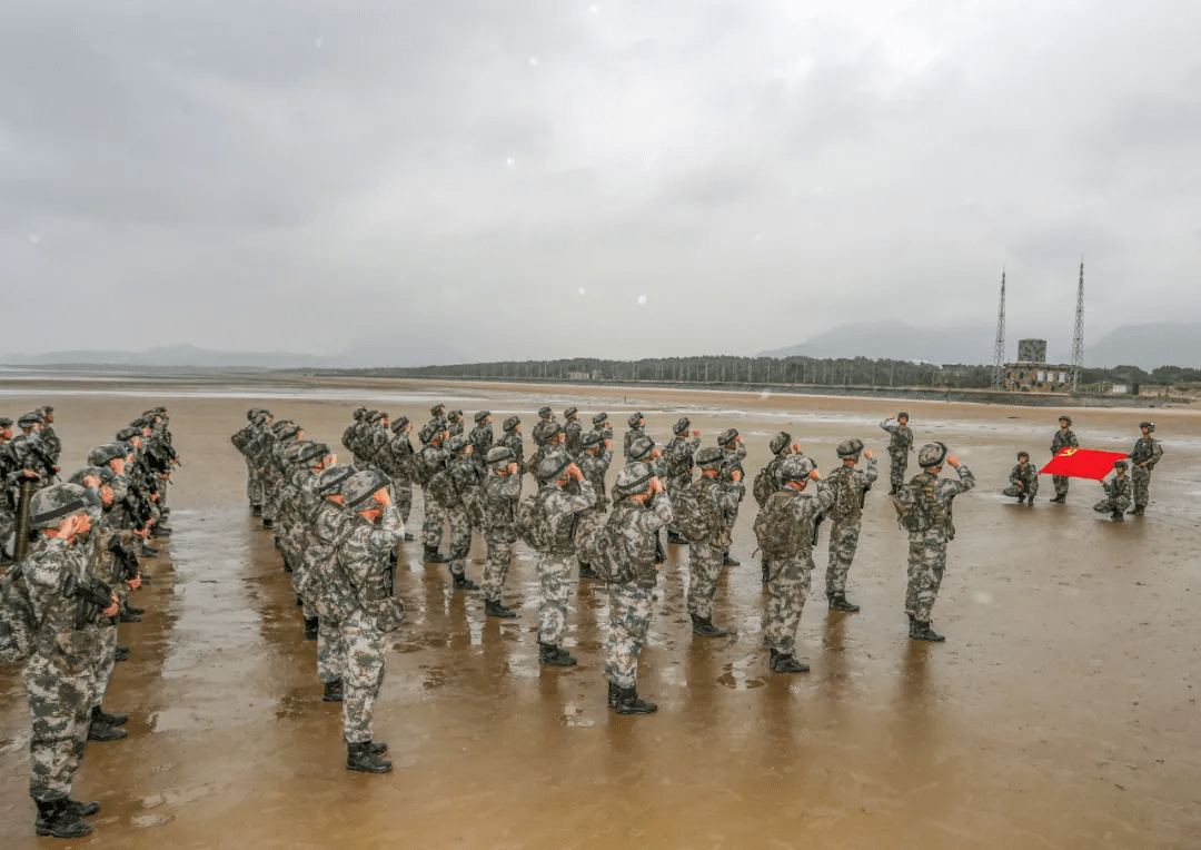 听说,最帅的男人在中国部队_军人