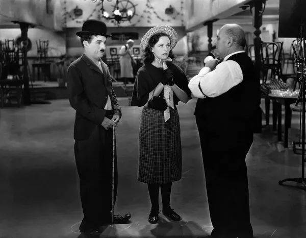 文化|查理·卓别林：表现性身体、喜剧风格与现代性力量