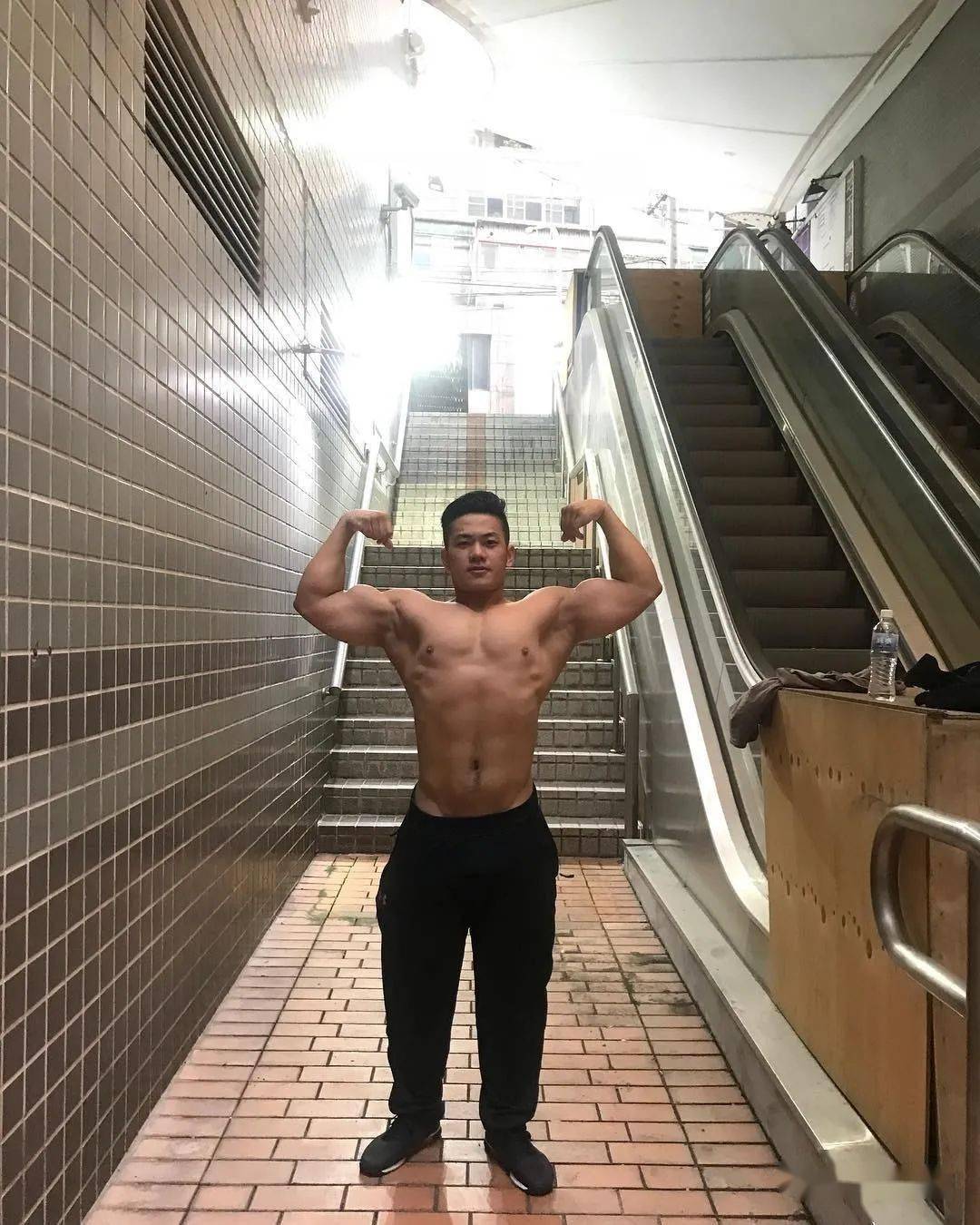 肉壮型肌肉男,你会给多少分!!_好身材
