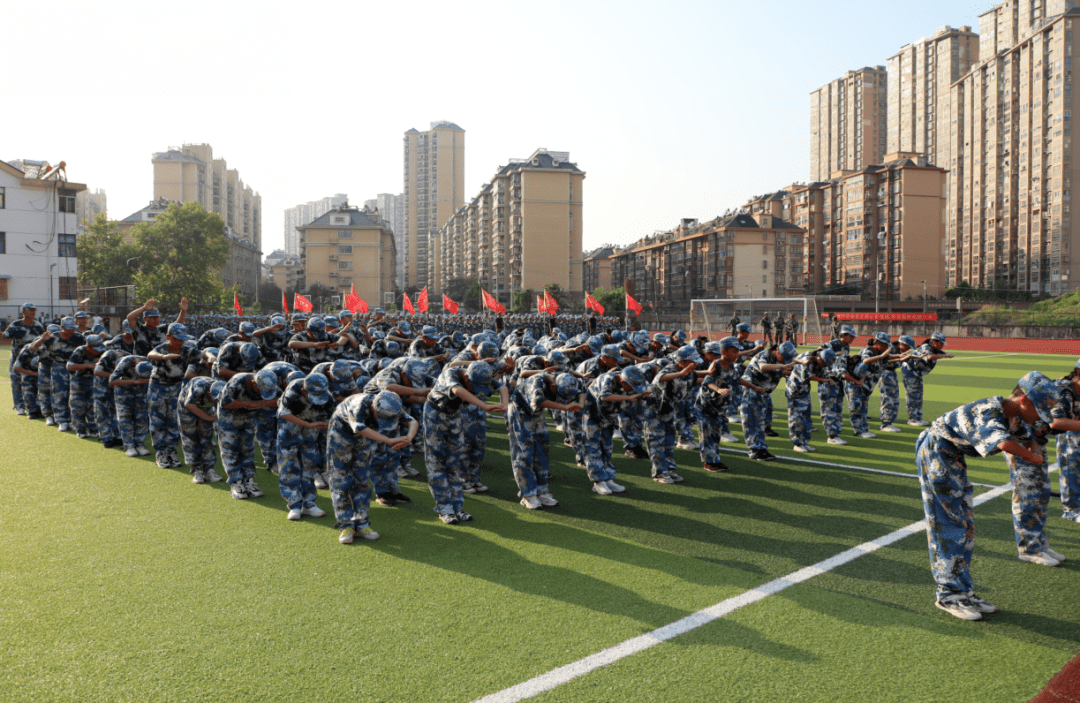 昨天下午皋城中学操场沸腾了