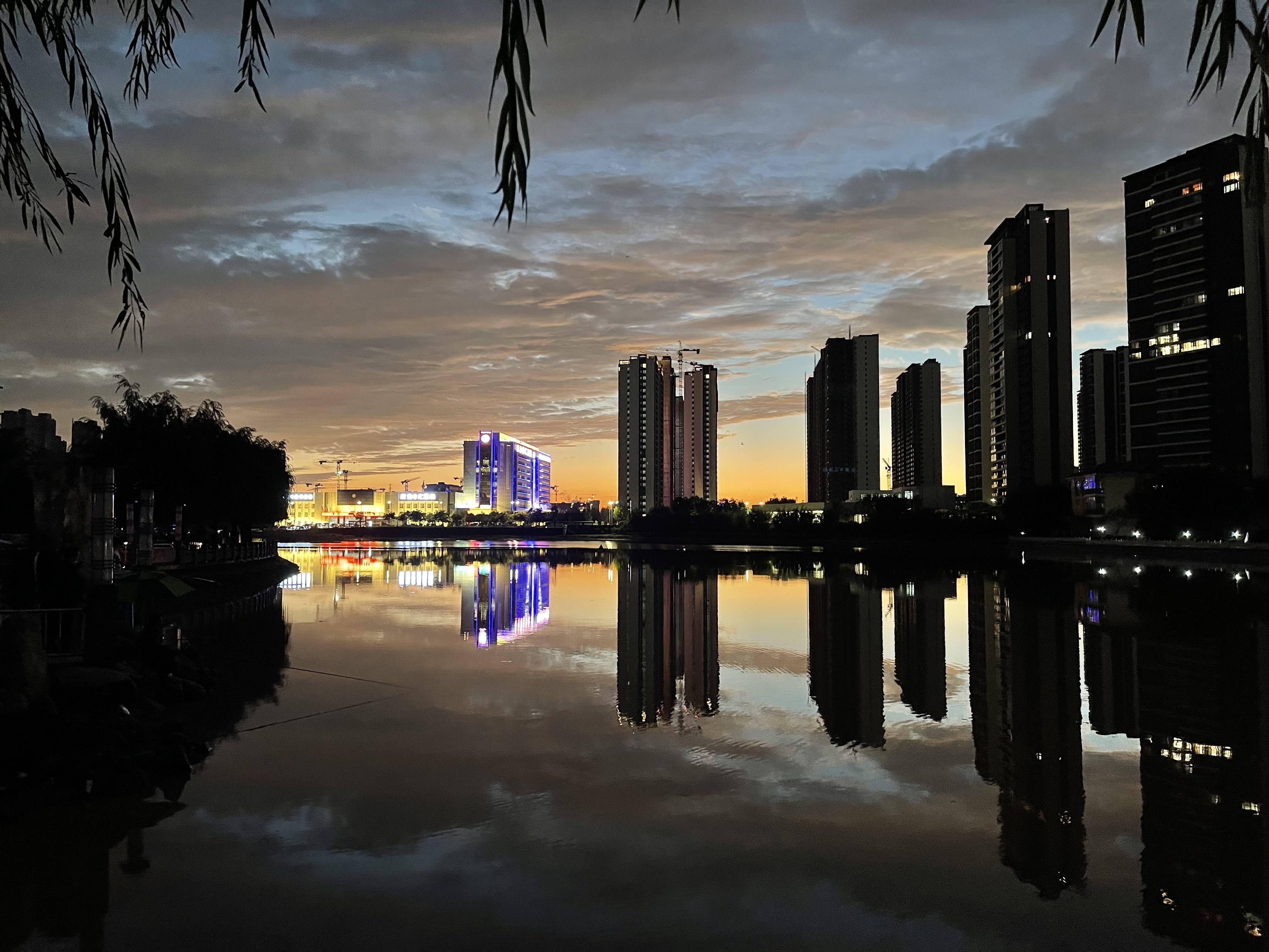 一大波美图来袭!郑州的晚霞刷爆朋友圈