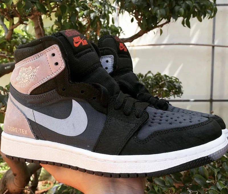 Gore-Tex 高颜值 + 高科技！AJ1 新版本实物曝光！