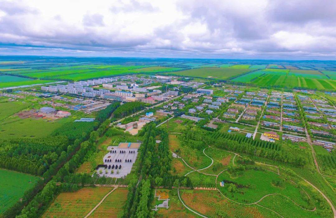 场长 王乐友丰收北大荒 金秋粮满仓大美七星泡欢迎您七星泡农场有限