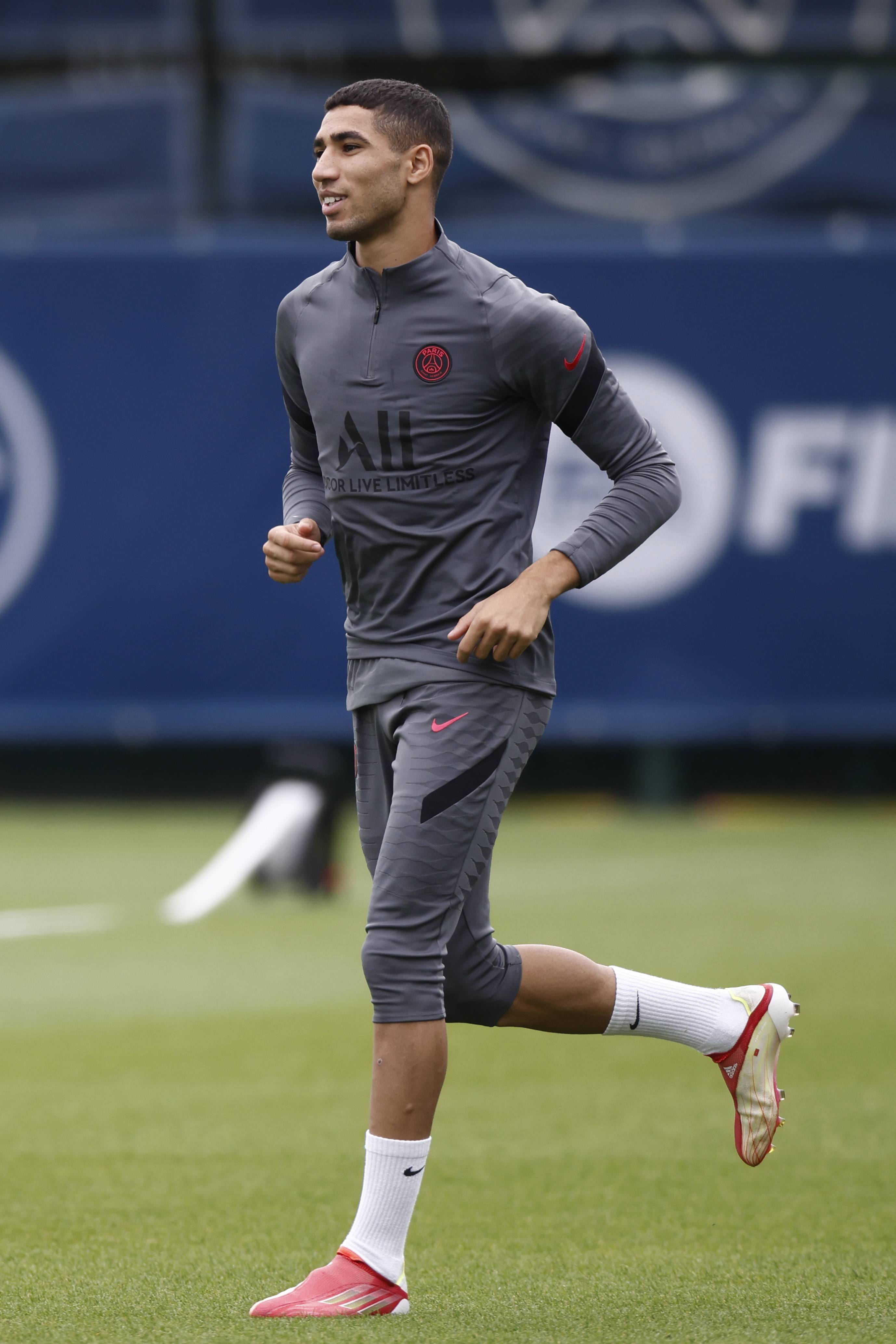 足球——欧冠联赛:巴黎圣日耳曼赛前备战_训练