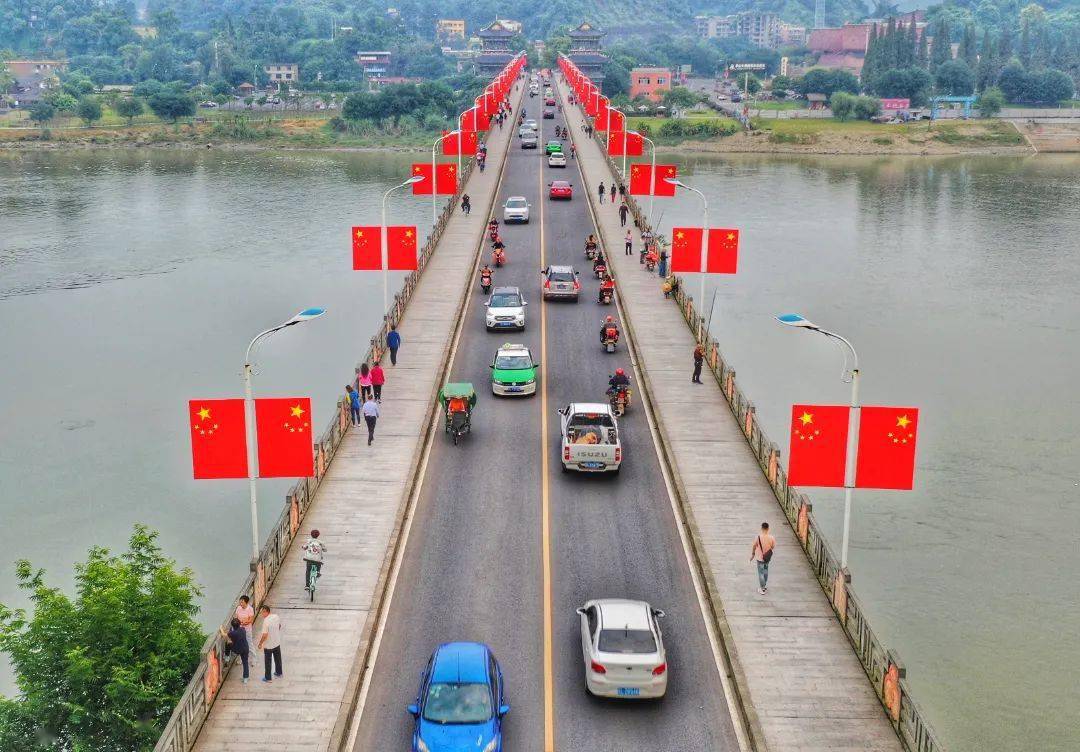 長青路,嘉瑞大道,至樂路,青衣路等多條主幹道,以及樂山岷江一橋和二橋