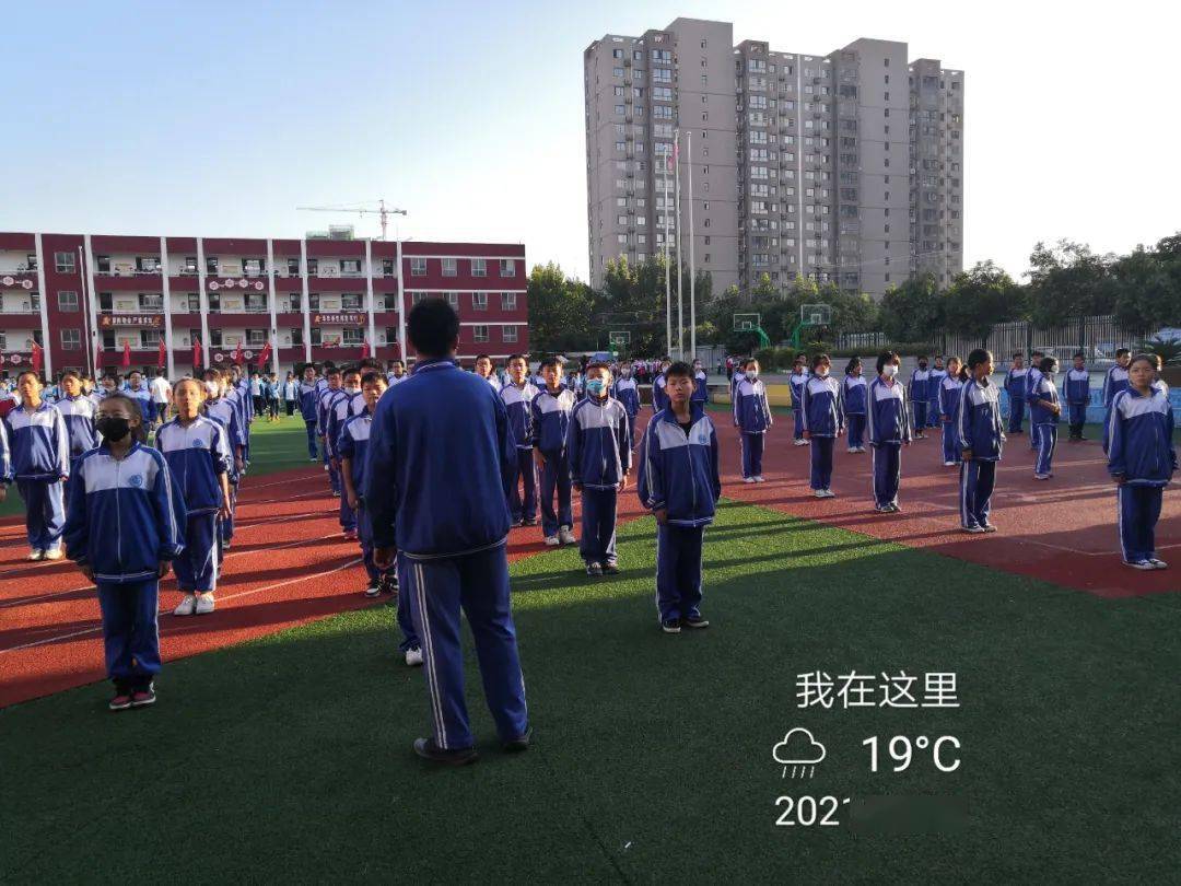 开展应急演练筑牢安全防线华星初级中学应急疏散演练活动报道