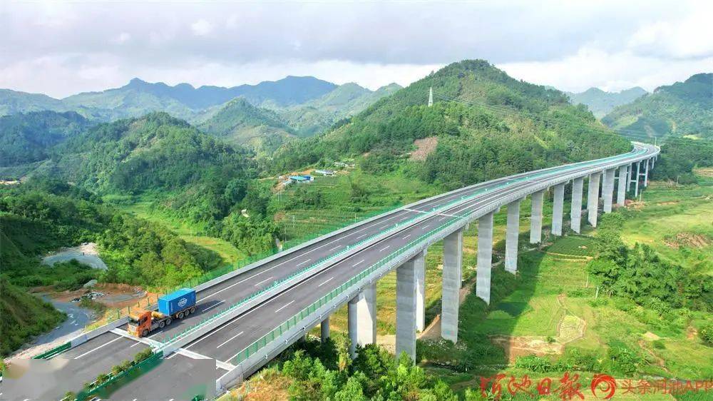 9月29日上午11时,经自治区交通运输厅批准,s30贺巴高速公路都安至巴马