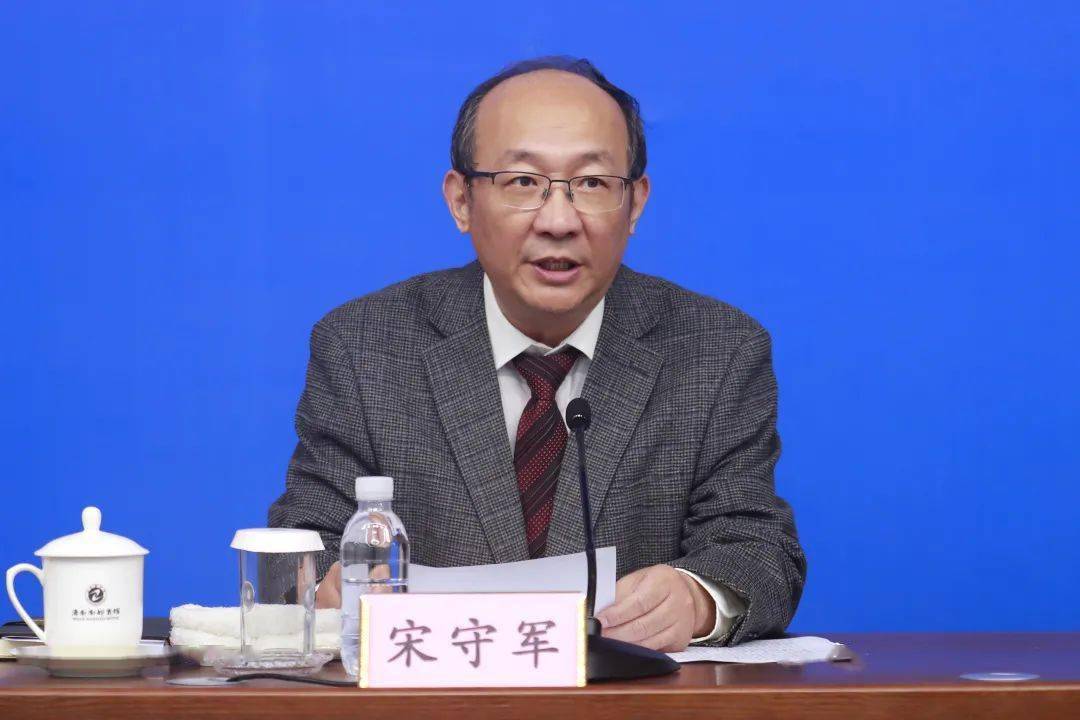 宋守军:土地房屋产权历史遗留问题,成因复杂,项目建设审批环节多,涉及