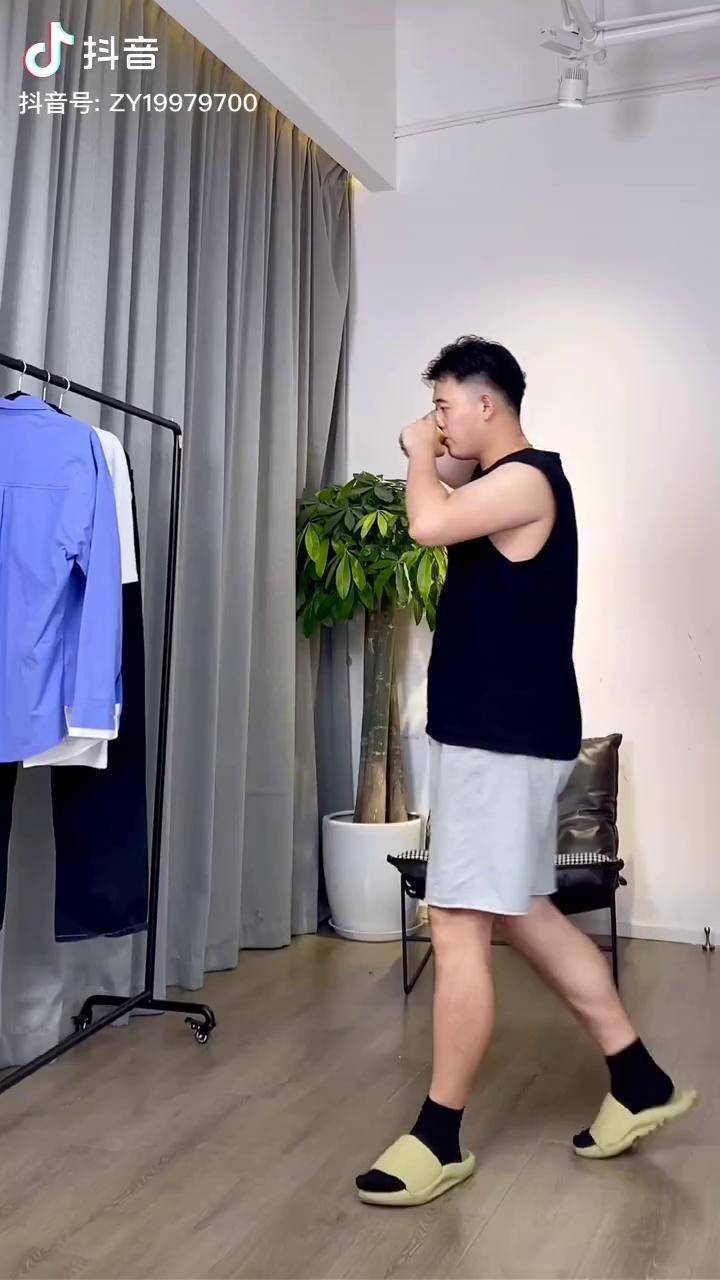 183200斤这应该是走在街上女孩子会回头的男友穿搭吧男生穿搭胖男友