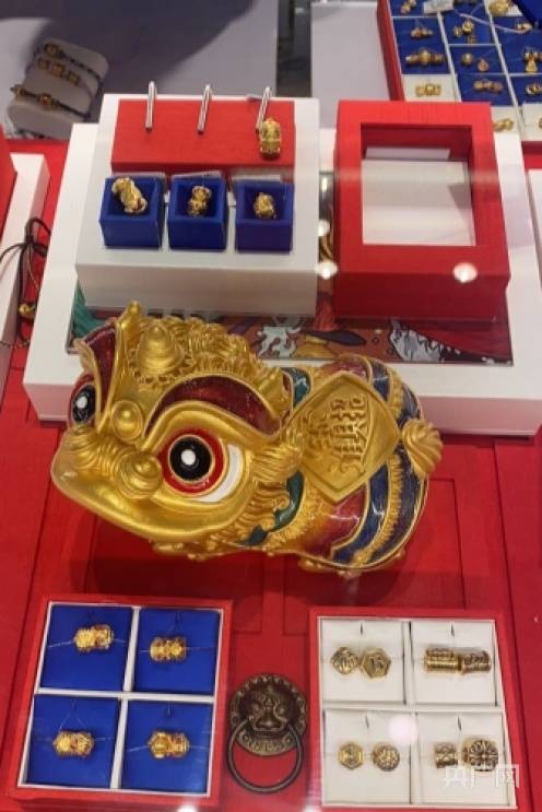 传统立强珠宝专利产品“盛世醒狮”国庆亮相