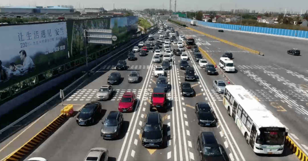 堵堵堵上海这个收费口拥堵超24小时国庆出游你被堵在路上了吗