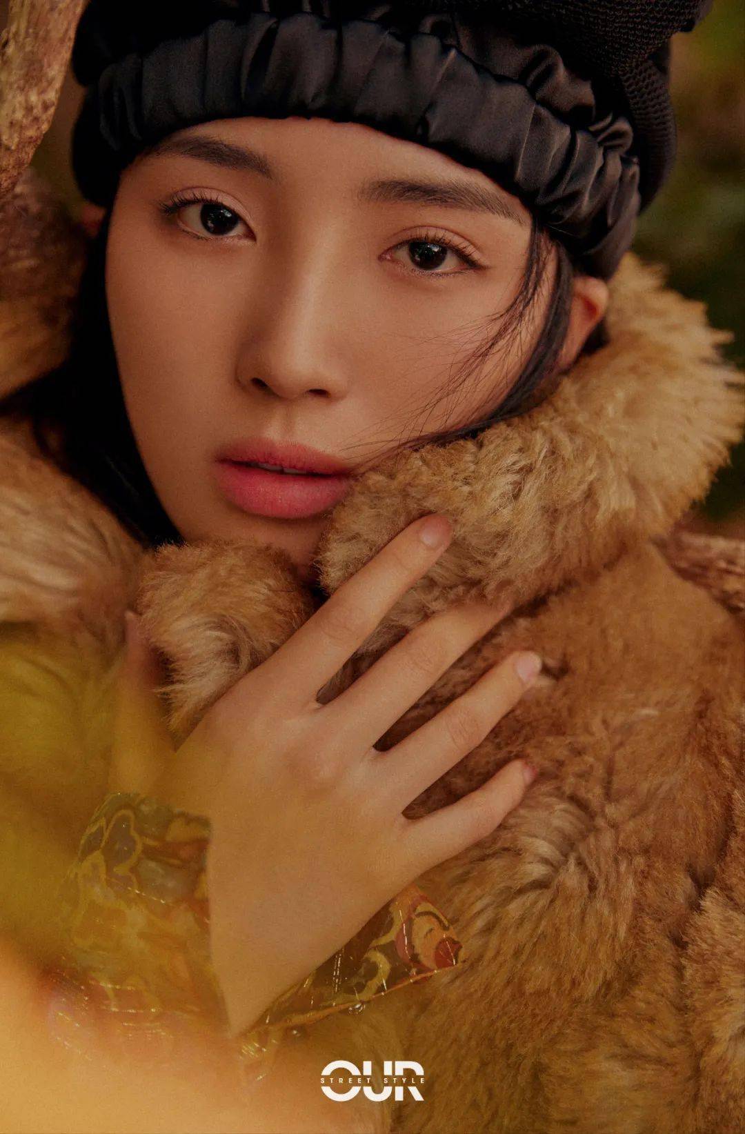 王佳文 落叶缤纷，和赵雅芝 张欣尧 徐梦洁 王紫璇 共同探寻深秋色彩