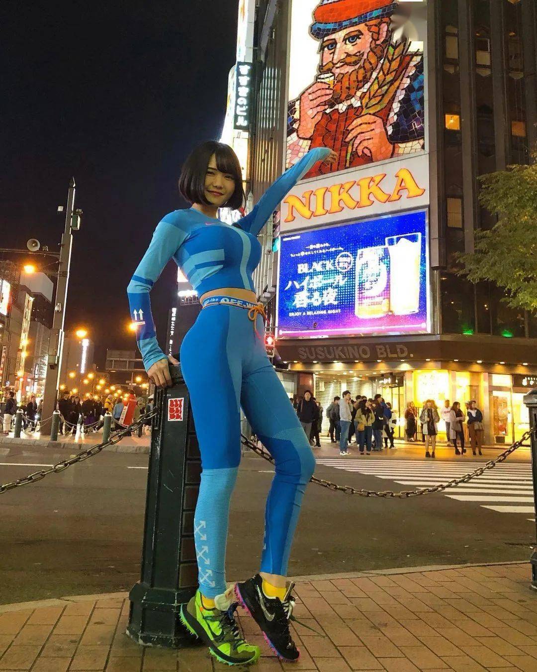 Peggy 腰细腿长美到窒息！身材不输 Soda！还有新晋「直男收割机」晒天价球鞋！