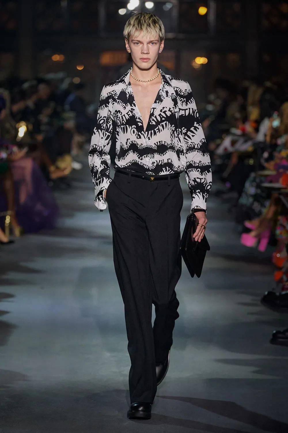 廓形 Valentino 2022 春季系列发布，刺绣、蕾丝、印花…… 尽显高级！