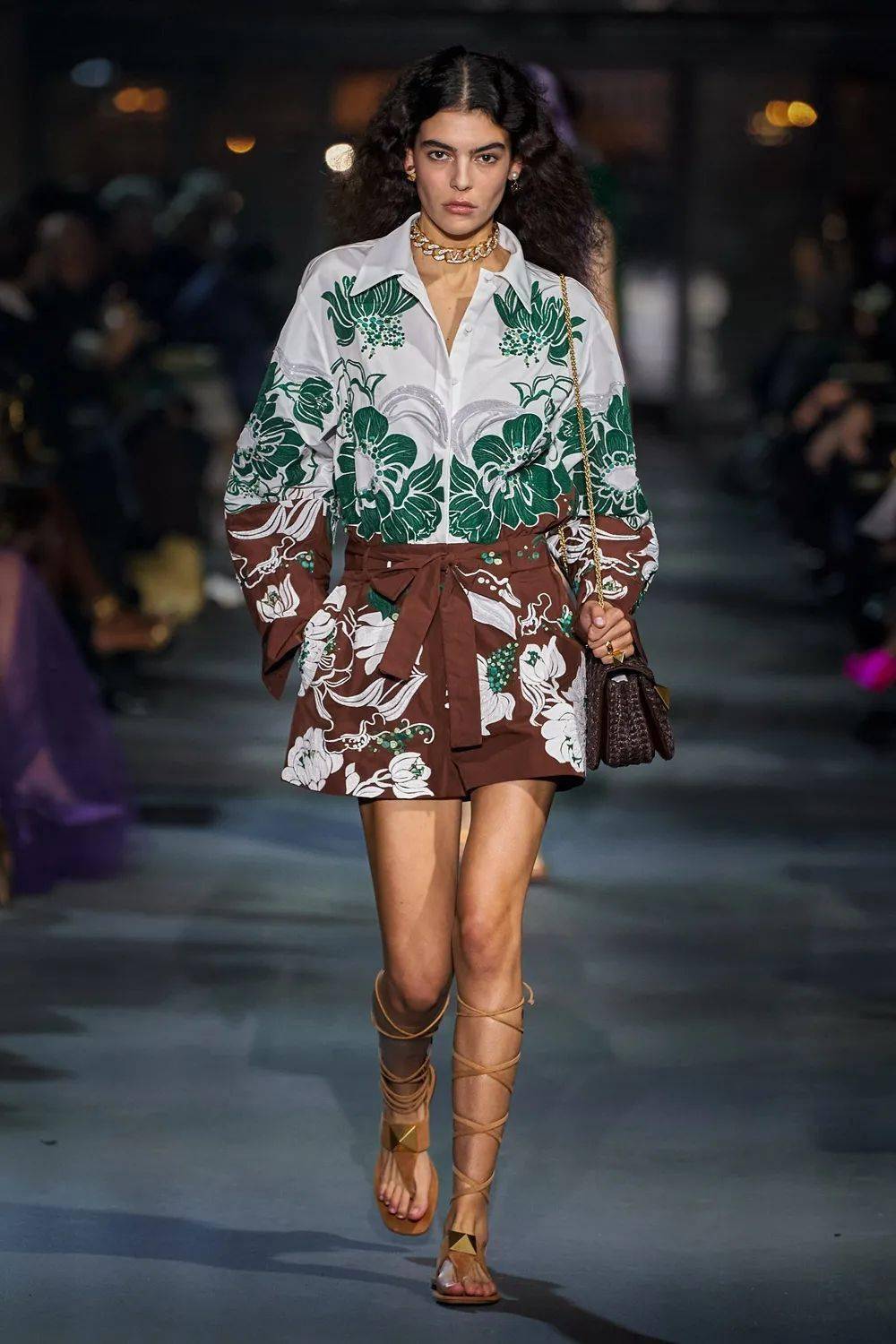 廓形 Valentino 2022 春季系列发布，刺绣、蕾丝、印花…… 尽显高级！