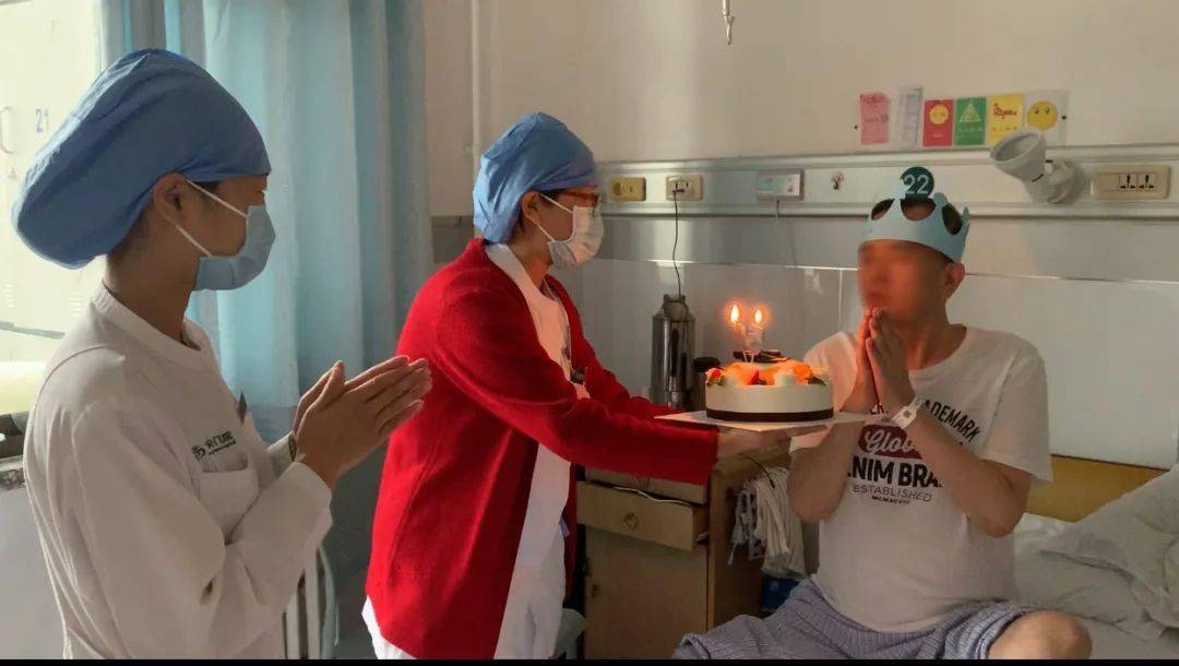 田先生|我的国庆节 ｜ 假期连追高甜剧，广医值守情义绵绵