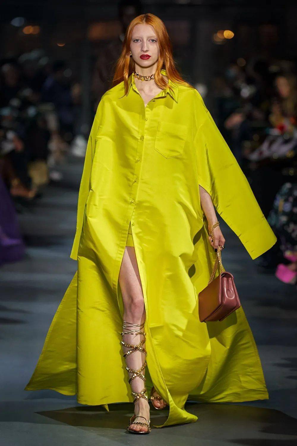 廓形 Valentino 2022 春季系列发布，刺绣、蕾丝、印花…… 尽显高级！