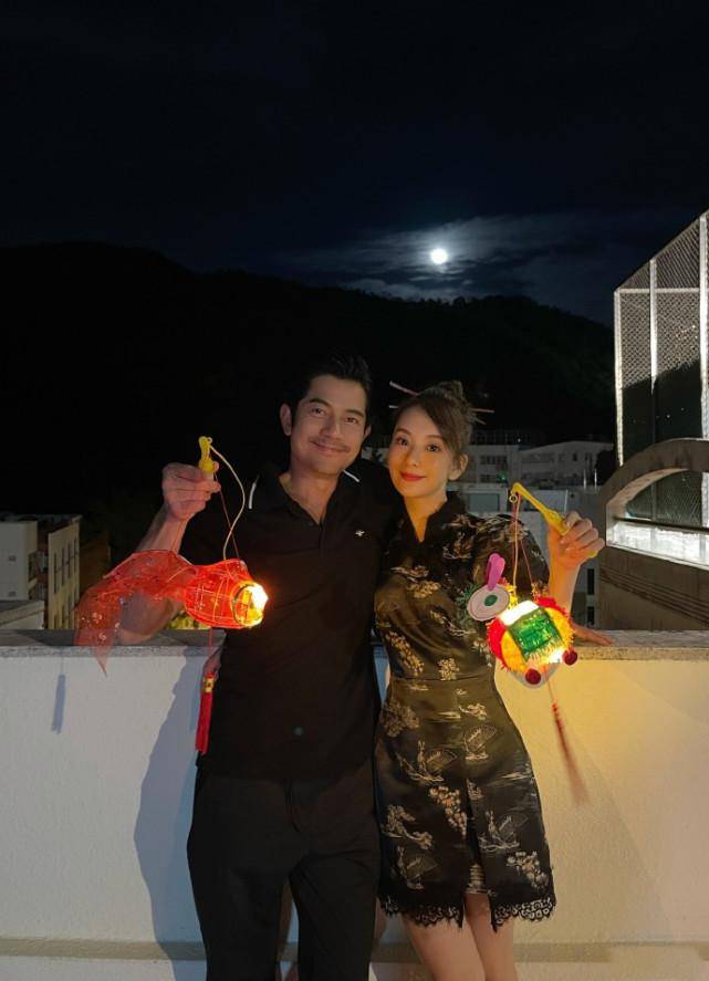郭富城 真人芭比？郭富城老婆方媛晒party穿搭，着粉色抹胸裙大秀身材被赞