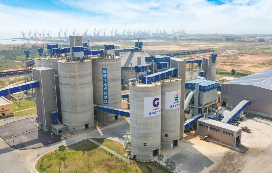 兴义铁山港鱼峰水泥熟料班列开行