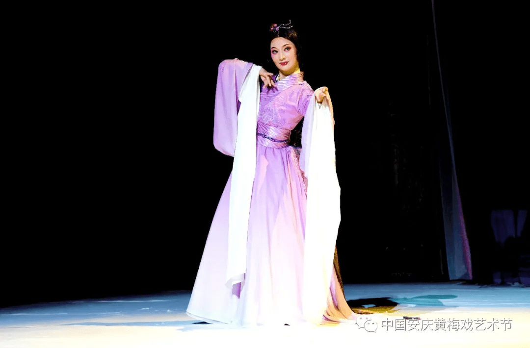小剧场黄梅戏《美人》安庆上演