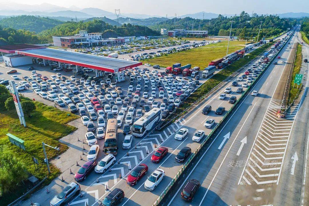 许广高速塞车里程约40公里!让人崩溃的返程高峰已提前到来!