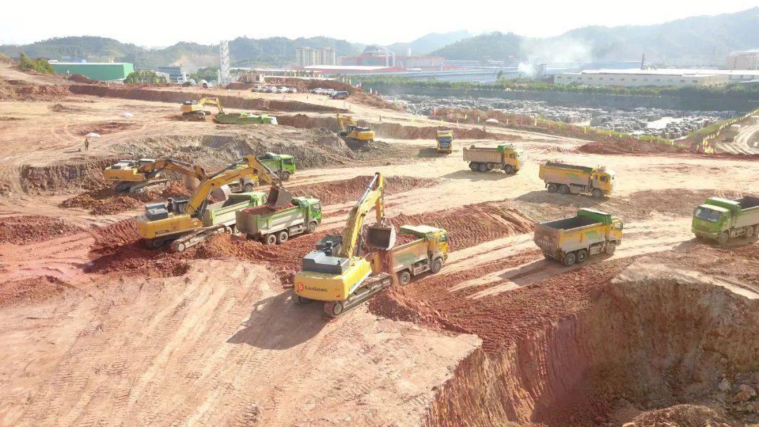 10月5日,在梧州市不锈钢制品产业园区金海不锈钢有限公司项目现场