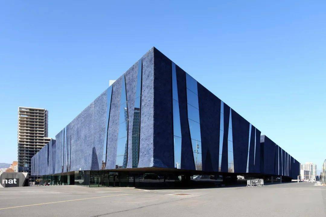 单一几何体块建筑形式丰富性的形成1