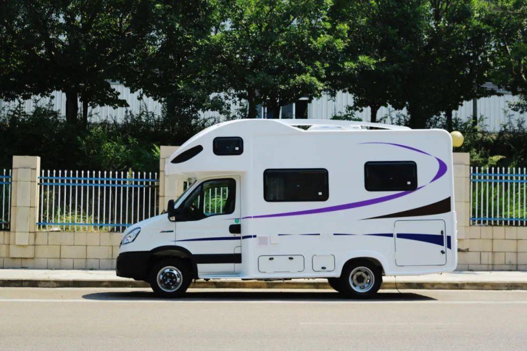 10.15 成都房车展:水电全无忧 好看又能打 看看凤凰房车c1风尚版