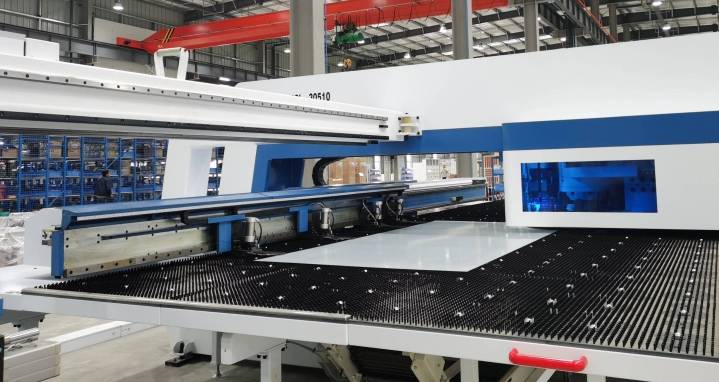 贵州长通电气有限公司钣金全自动化柔性生产线.