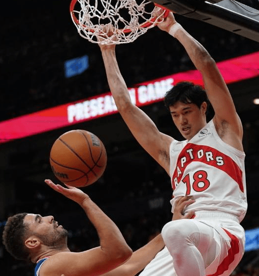 渡边雄太轻松砍下10分7篮板,猛龙主帅狂赞:他时速能有100英里