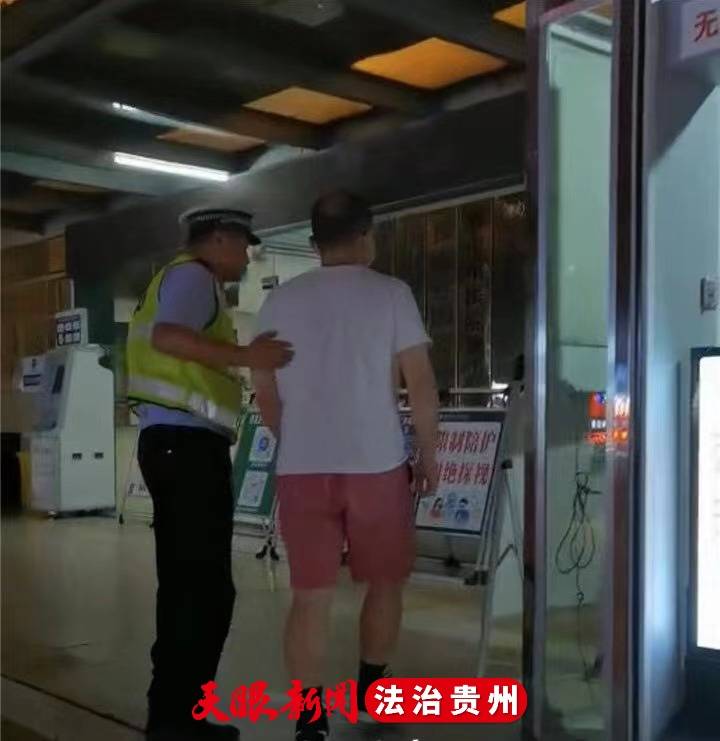 【政法队伍教育整顿进行时】男子开车途中突发疾病，民警火速救助送医独山县 7273