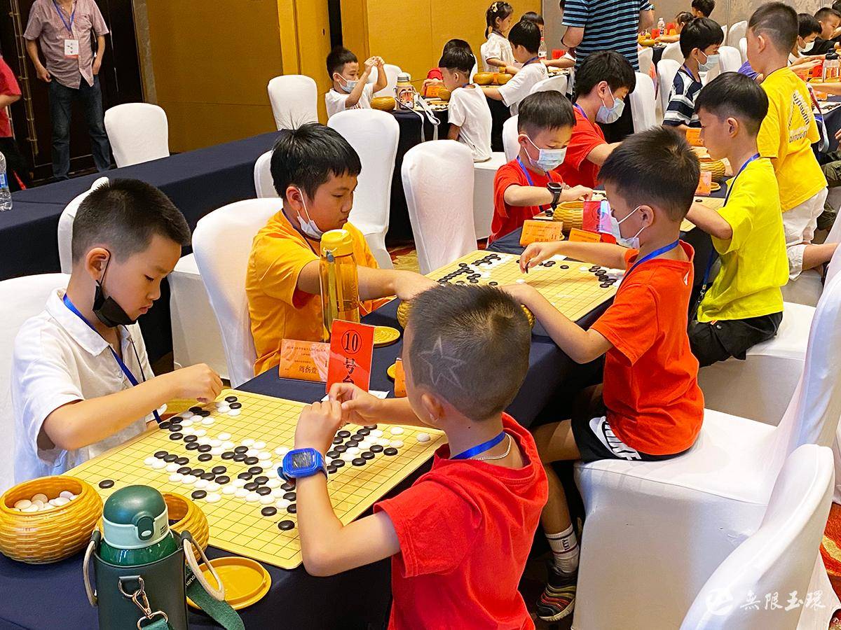 玉环市首届少儿围棋段(级)位赛开赛 200多名少年纹枰较量
