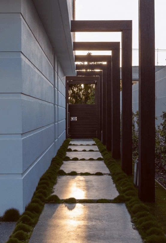 若是过道隔墙是邻居的,那么就需要安装成这种l型的, 靠不靠墙都无所谓